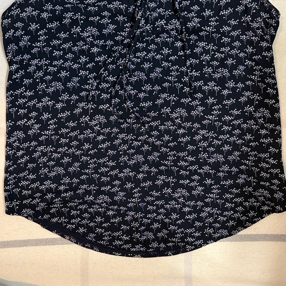 LOFT Black and White Floral Sleeveless Top Women's Size Medium - Picture 7 of 10